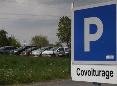 Aire de covoiturage à la sortie de Flers, au début de l'axe Flers-Briouze (RD924)