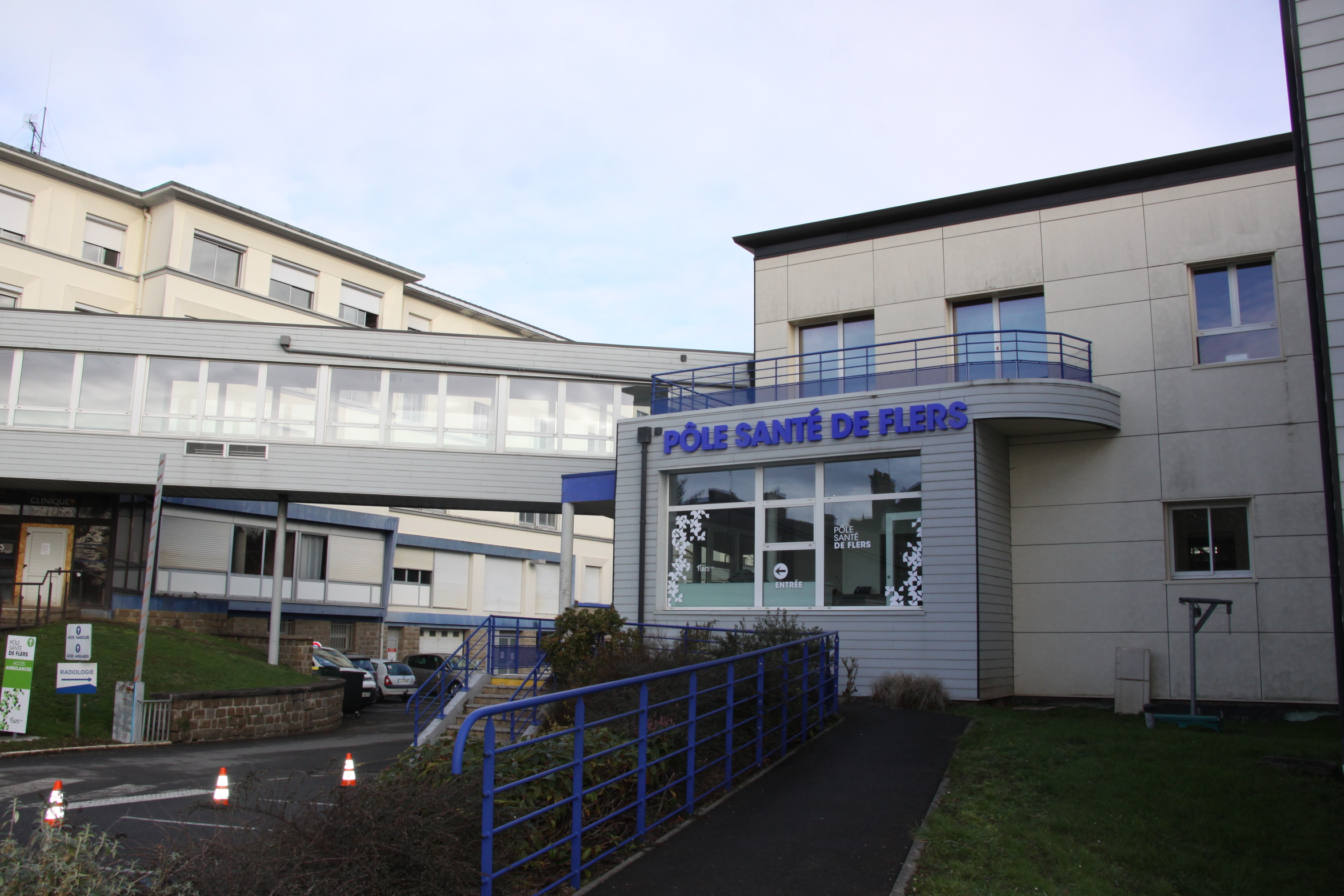 La passerelle reliant le pôle de santé à l'ex-clinique Saint-Dominique va être démontée.