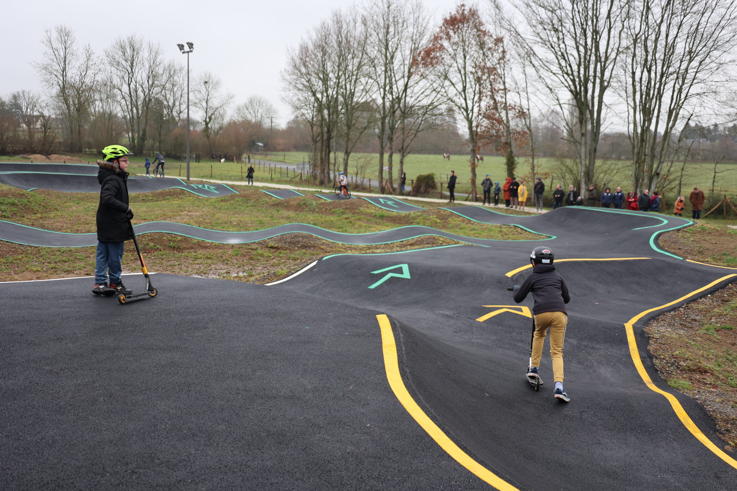 La piste de pump track est la plus longue de l'Orne (300 m).