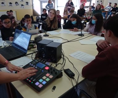 Une émission de radio enregistrée à l'école Les Vallées, à Flers