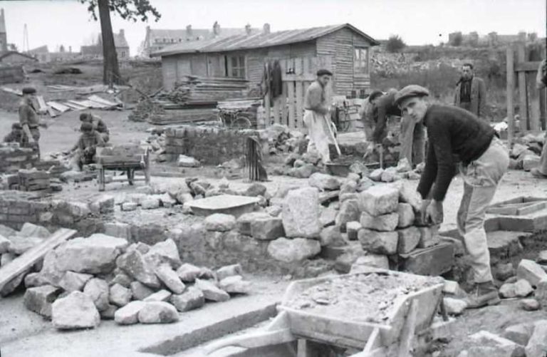 Flers détruite par les bombardements de juin 1944 (1)