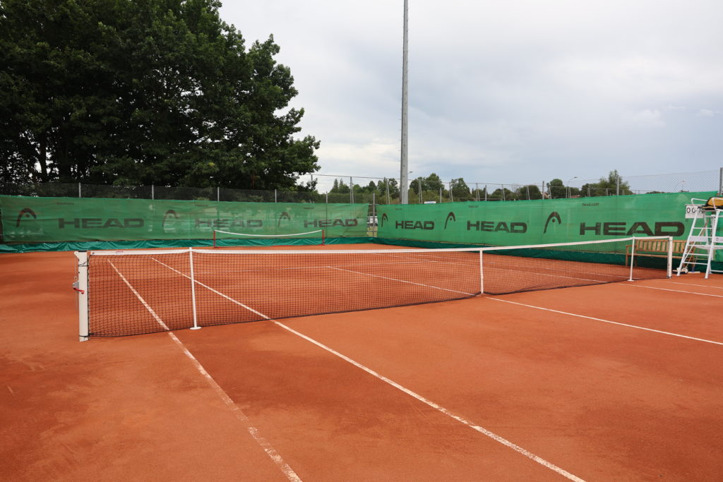 Le nouveau court de tennis extérieur
