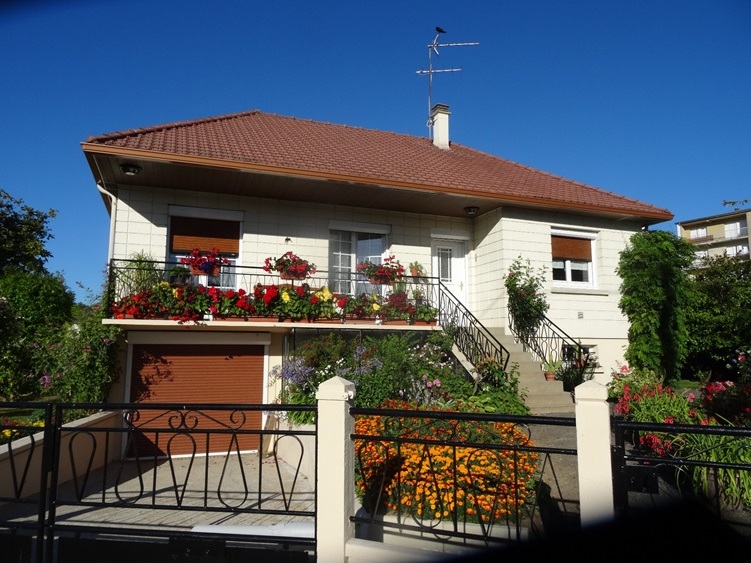 Maison avec jardin très visible de la rue - concours 2020 - Maison de Mme Mary