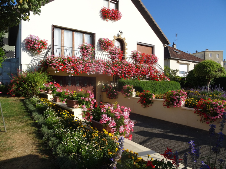 Maison avec jardin très visible de la rue - concours 2022 - maison de M. et Mme Quellier