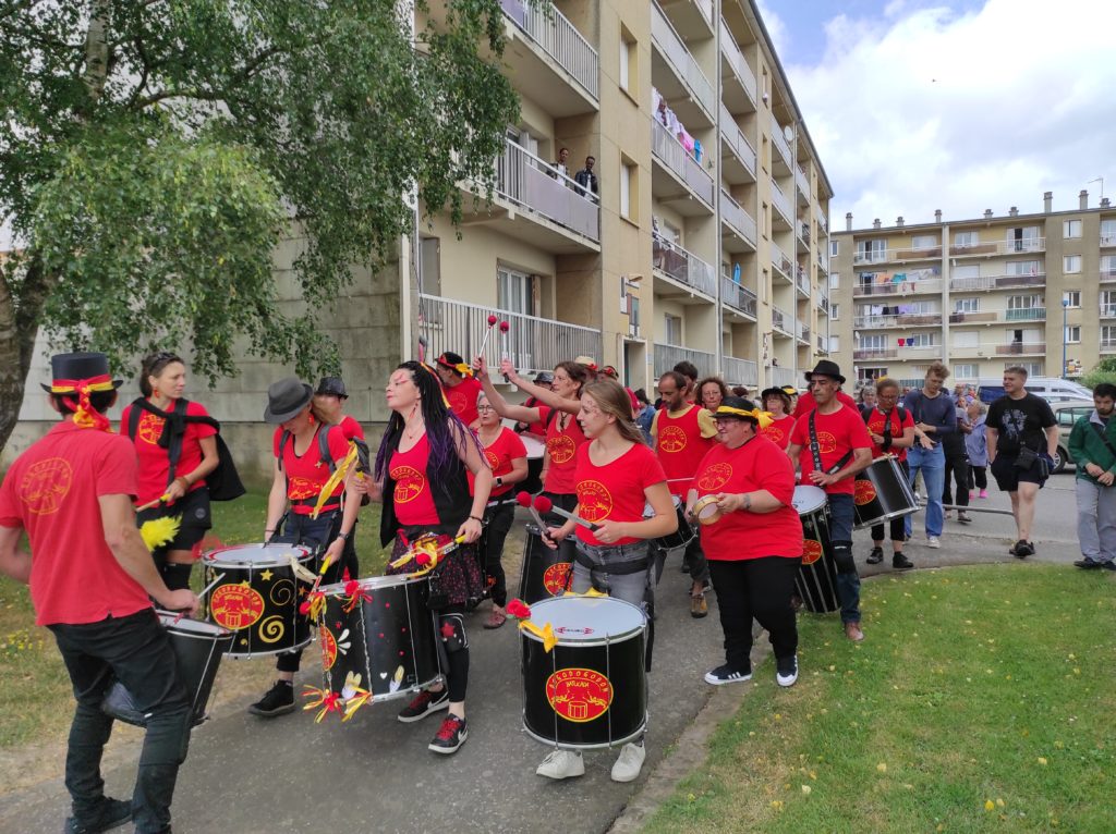 La fanfare a déambulé dans le quartier Saint-Michel.