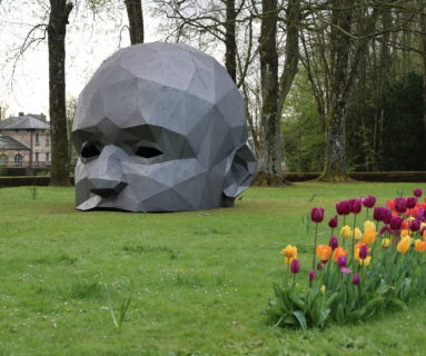 Deux œuvres de Thomas Voillaume dans le parc du château de Flers