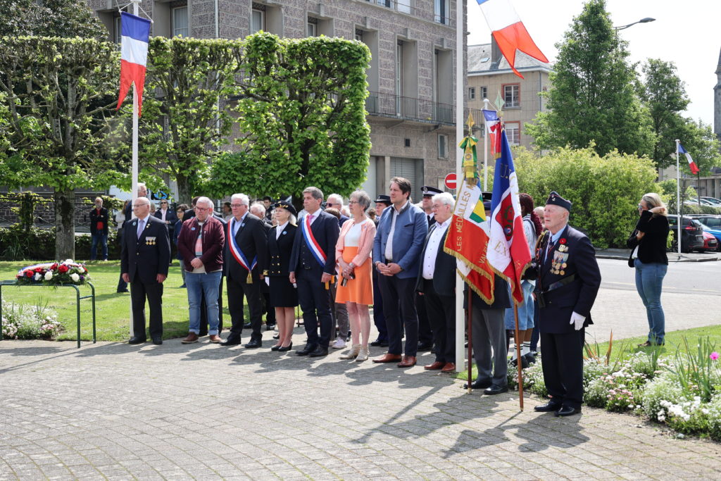 Les personnalités présentes à la cérémonie du 8 mai 2024.