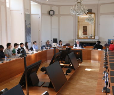 Yves Goasdoué rencontre des délégués de classe du lycée Guéhenno, à Flers