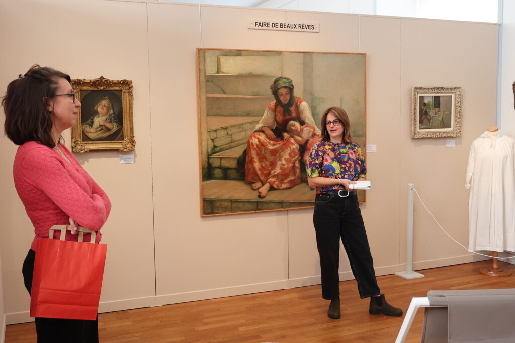 Angela Presse, maire-adjointe en charge de la culture. A gauche, Hémèe Tarantola, conservatrice du musée du château de Flers