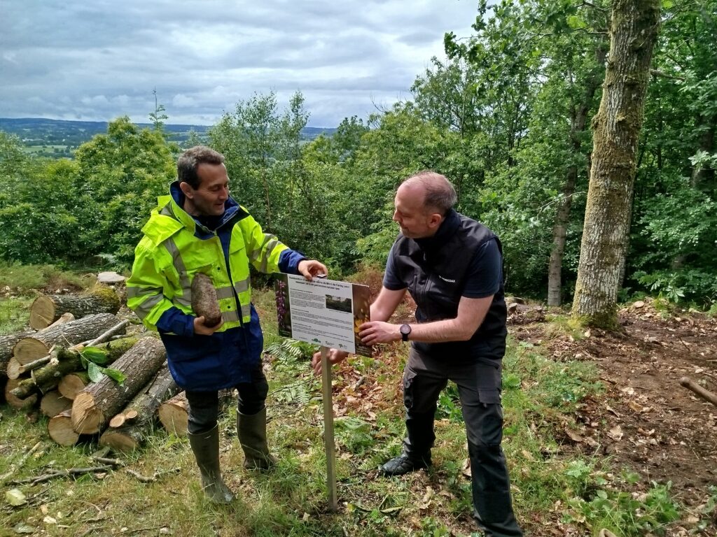 Benoit Pelé, responsable du service Environnement dà Flers Agglo, à gauche, et Yohann Guillaume, Environmental Engineer