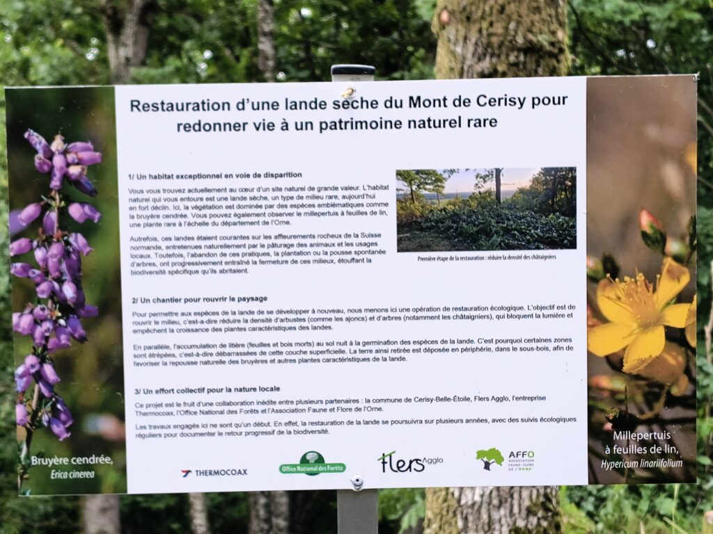 Un panneau a été posé pour présenter l'opération réalisée.