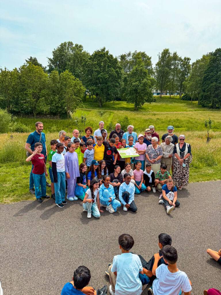 La classe de CM2 de l'école Jean de la Fontaine qui a participé à la création du verger de la vallée de la Fouquerie.