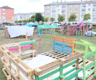 Un drôle de village s'installe au cœur du quartier Saint-Michel, à Flers
