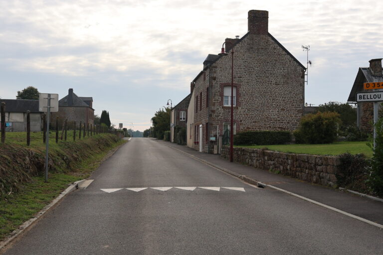 Un ralentisseur a été installé à l'entrée du bourg de Sainte-Opportune.