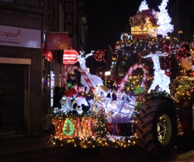 Défilé de tracteurs lumineux