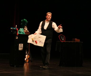 Les maisons d'activités et le CCAS ont offert un spectacle de Noël à 200 personnes, à Flers