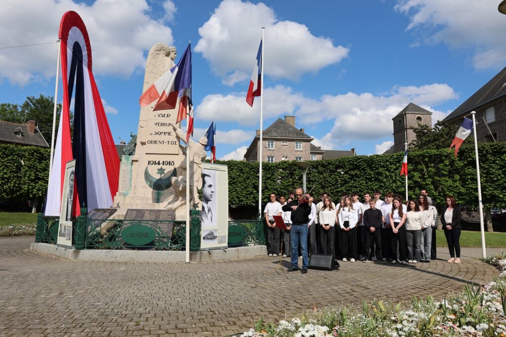 La cérémonie était accompagnée par l'air du film La Liste de Schindler.