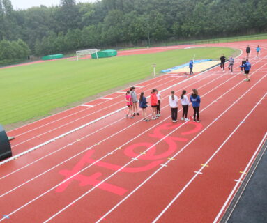 La nouvelle piste d’athlétisme mise à disposition du club, au stade du Hazé, à Flers