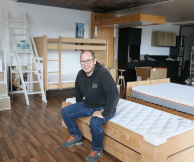 À La Lande-Patry, ABC Meubles fabrique du mobilier durable et local
