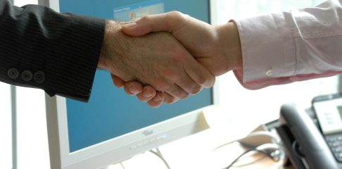 hand-shake-g645e2729c_1920